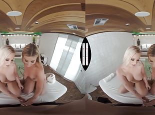 VR in the spa - Babe