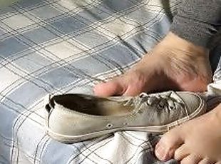 Play with smelly converse