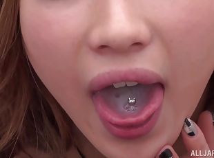 Aika shows her cock-sucking skills and eats the cum