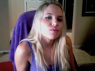 Addi the pretty amateur blonde shakes her ass