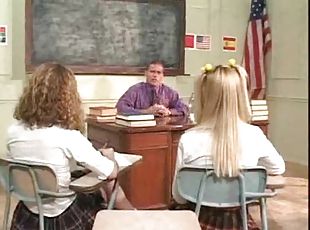 शिक्षक, लड़कियां, मुख-मैथुन, तिकड़ी, गोरे, डेस्क, कक्षा, छोटे-स्तन
