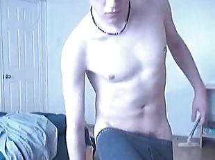 Pierced nipple twink cums on webcam
