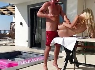 Neighbors Caught Couple Fucking By Public Pool
