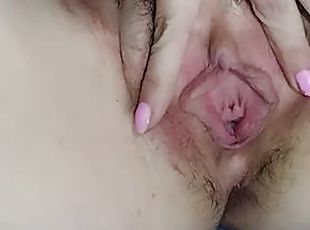 #183 SHE SPREADS HER PUSSY AND SHOWS HOW CREAMMY SHE IS