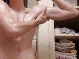 FIT TWINK GETS COVERED IN OIL