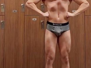 Bodybuilder posing at the gym