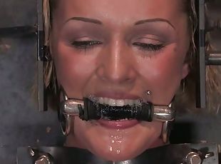 Sara Faye enjoys being pulled by the nipples in BDSM clip