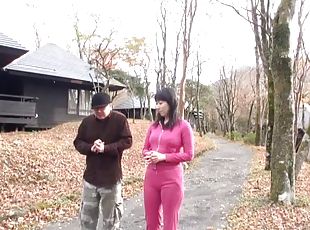 She meets a guy during a walk and ends up bouncing on his cock