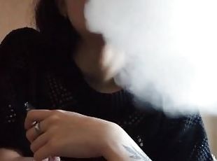 ruso, amateur, adolescente, a-solas, fumando, morena, tatuaje