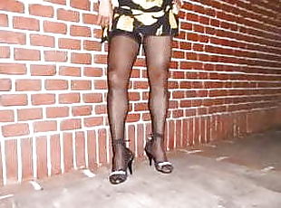69 BLACK SKIRT WITH YELLOW, I LIKE IT