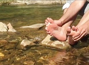 Washing my big feet in the crystal clear cooling waters of a secret stream so refreshing - MANLYFOOT