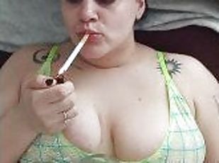 amatør, bbw, pov, alene, røyking, brunette, tattoo