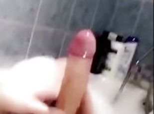 BATHTUB TUG  Snapchat Brit WANKS in the BATH