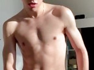 18 Year Old SUPER HORNY TWINK BOY jerks off and cums extrem hot