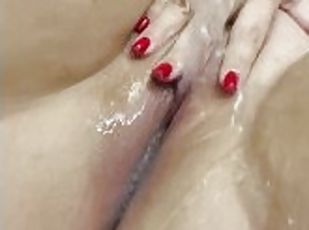 Laura Fingers Herself and Squirts