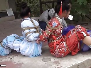Chinese Bondage Female Catching Head