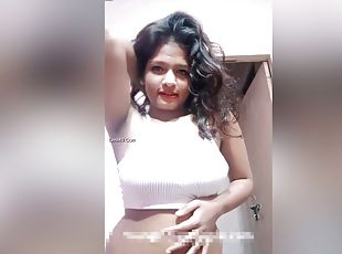 Today Exclusive- Sexy Sarika Showing Her Boob In Live Show