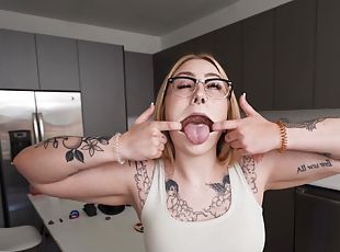 HD POV video of blonde Gracie Squirts giving a good blowjob