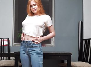 Solo redhead Samanta Simpson enjoys pleasuring her wet fuck hole