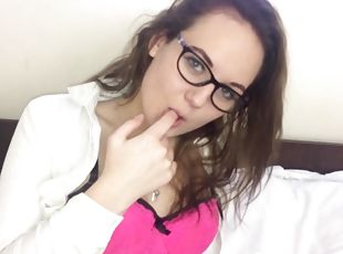 Horny teen likes fingering her pussy