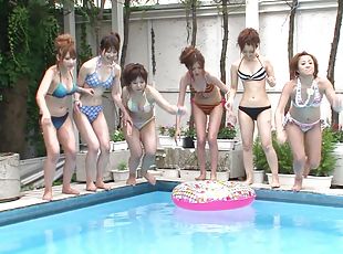 asiatique, en-plein-air, babes, japonais, sexe-de-groupe, doigtage, piscine, bikini, bite