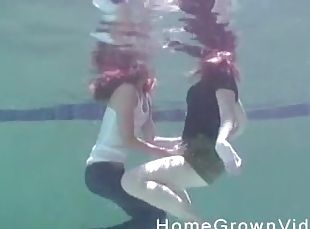 Two kinky lesbians get to finger one another in the pool