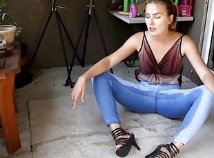 Desperate to pee girls pissing her tight jeans 2021