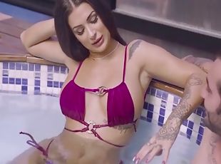 Horny amateurs fuck by the pool - Gala Susy