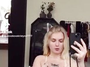 Blonde girl who would like to show her pussy