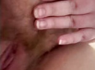 clitoris, paroasa, masturbare-masturbation, orgasm, pasarica, amatori, jucarie, bbw, grasana, solo