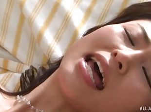 Asahina Akari gets her pussy fucked and fingered in the stranger's room