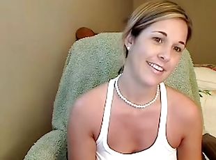 Hot babe skype chat shows her pussy and ass