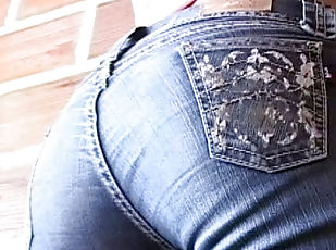 Teen Latina shows her ass while wearing jeans