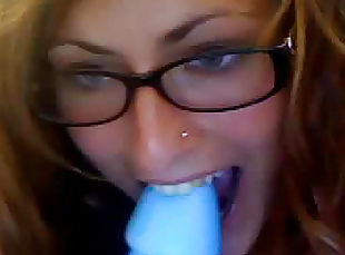 Babe in glasses fuck her asshole with a blue dildo