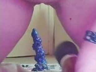 toy keeps me cumming! Real cutie orgasms with wand and dildo