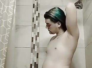 Bubble Butt Twink Shower: daydreaming about you, and blows you a KISS ????