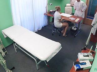 enfermeira, escritório, cona-pussy, doutor, hardcore, punheta, casal, cfnm, loira, batendo