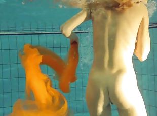 chatte-pussy, russe, maigre, ados, blonde, piscine, solo, petits-seins