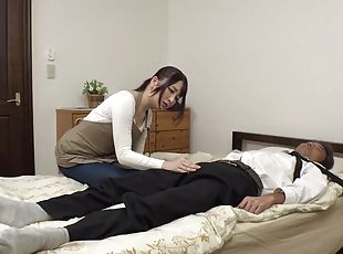 KG2301-A housekeeper who was forced to drink an aphrodisiac devours the cock of a sleeping customer in heat