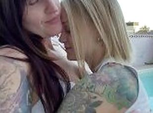 Two sexy college girls makeout with tongue