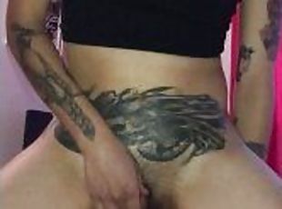 masturbation, orgasm, amatör, tonåring, latinska, dildo, ensam, tatuering, små-bröst